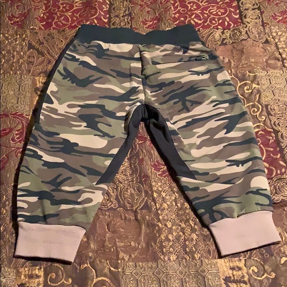 Womens MeshTech 3/4 Training Pant - Green Camo - Picture 6 of 8